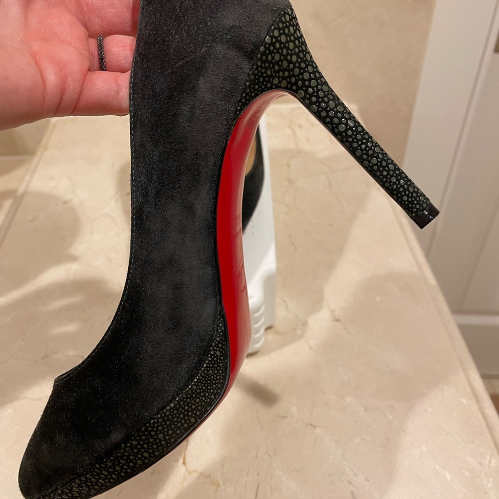 Gorgeous Christian Louboutin charcoal grey heels - size 36.5